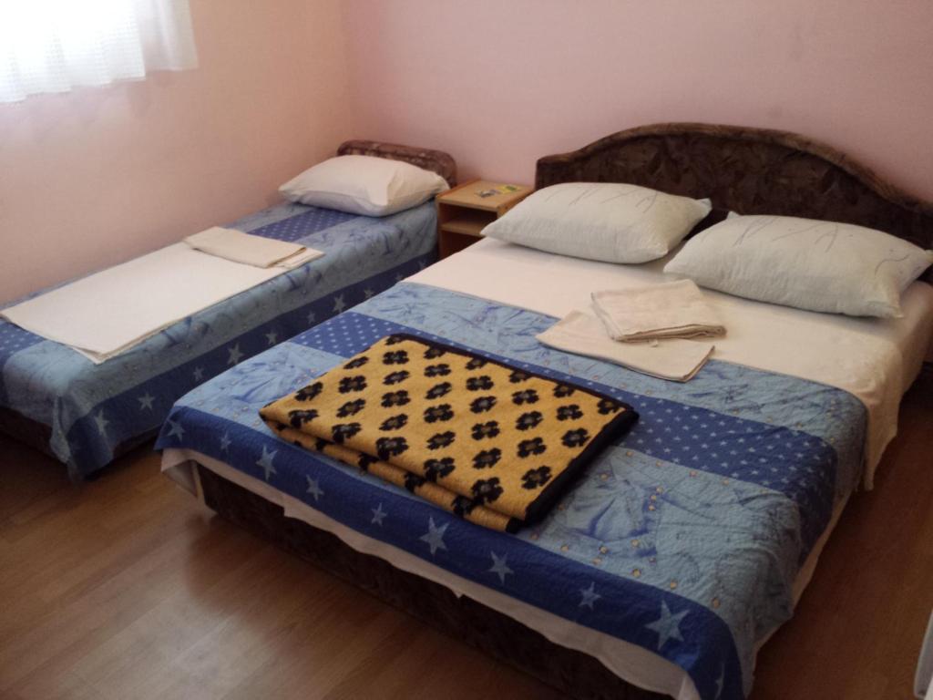 Apartments & Hostel Zdrava Hrana - Single Bed In 5-Bed Dormitory Room