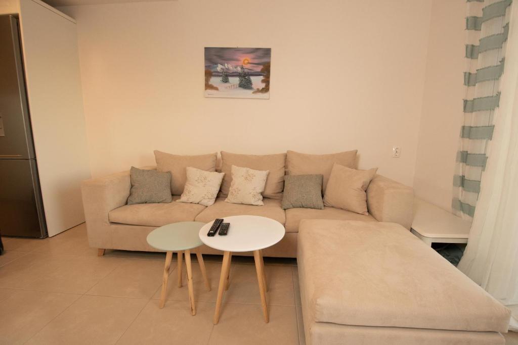 A seating area at Seaside Apartments-Cristina