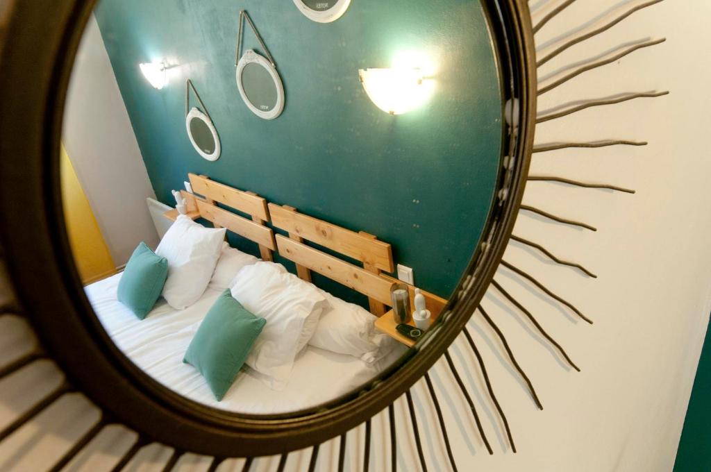 Postel nebo postele na pokoji v ubytování Logis hôtel restaurant Auberge de l'Espinouse