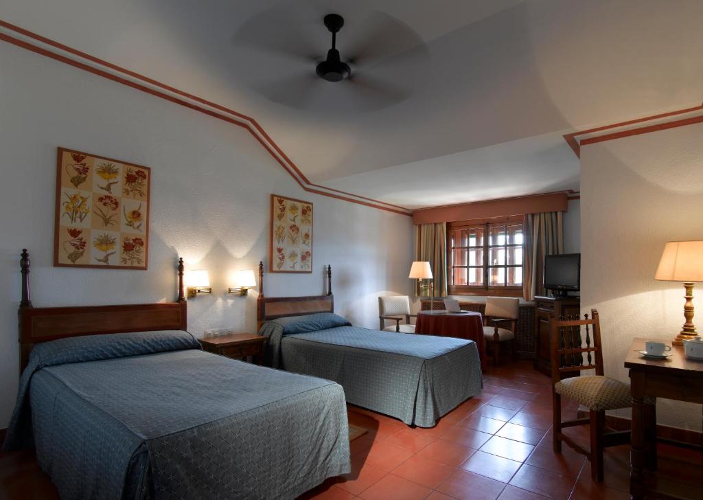 Postel nebo postele na pokoji v ubytování Parador de Cazorla