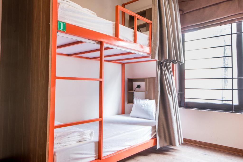 Postel nebo postele na pokoji v ubytování Hanoi Buffalo Hostel