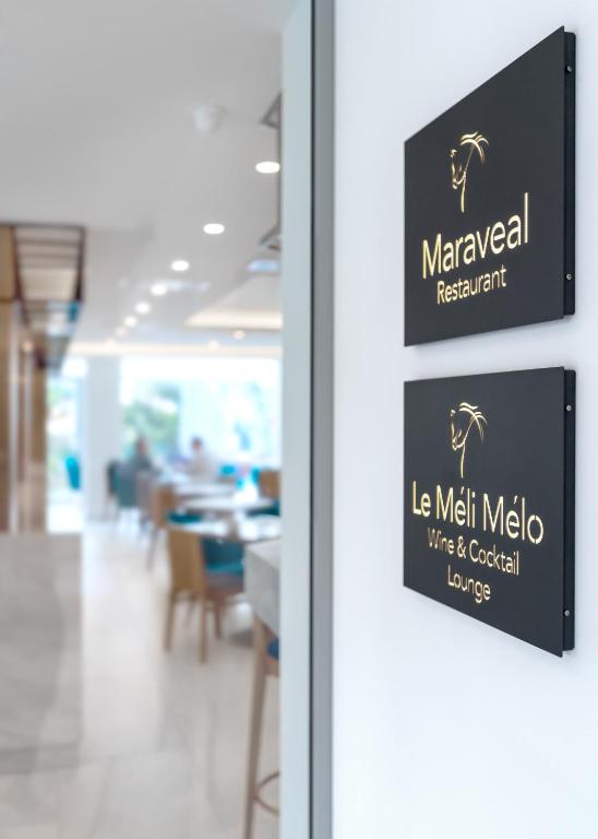 Certifikát, hodnocení, plakát nebo jiný dokument vystavený v ubytování Glyfada Riviera Hotel