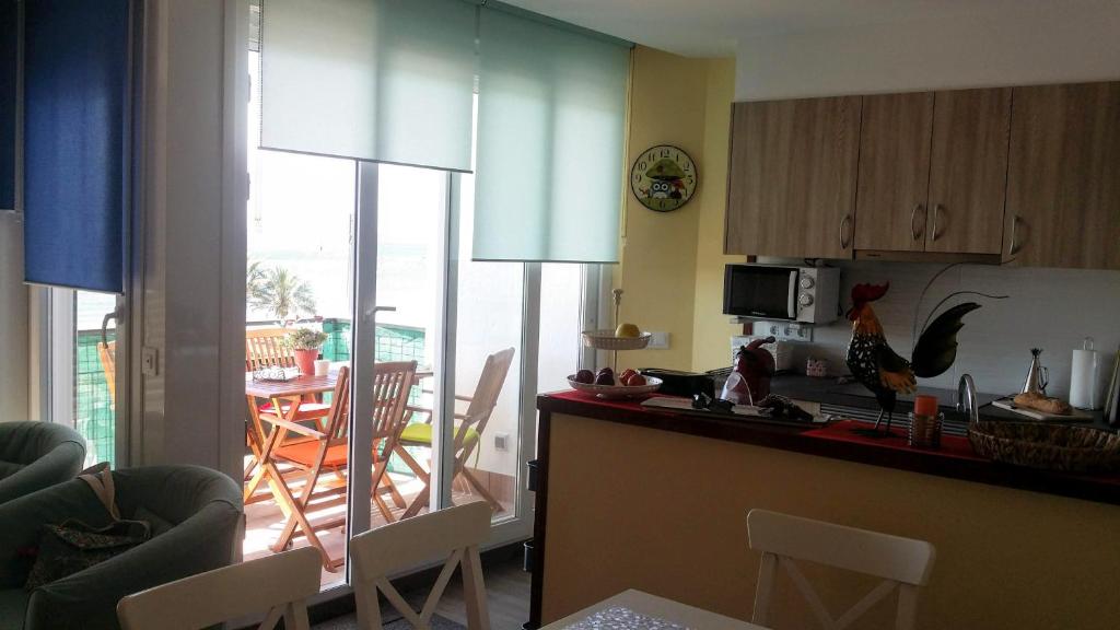 Kuchyňa alebo kuchynka v ubytovaní Apartamentos Ferrán Paqui