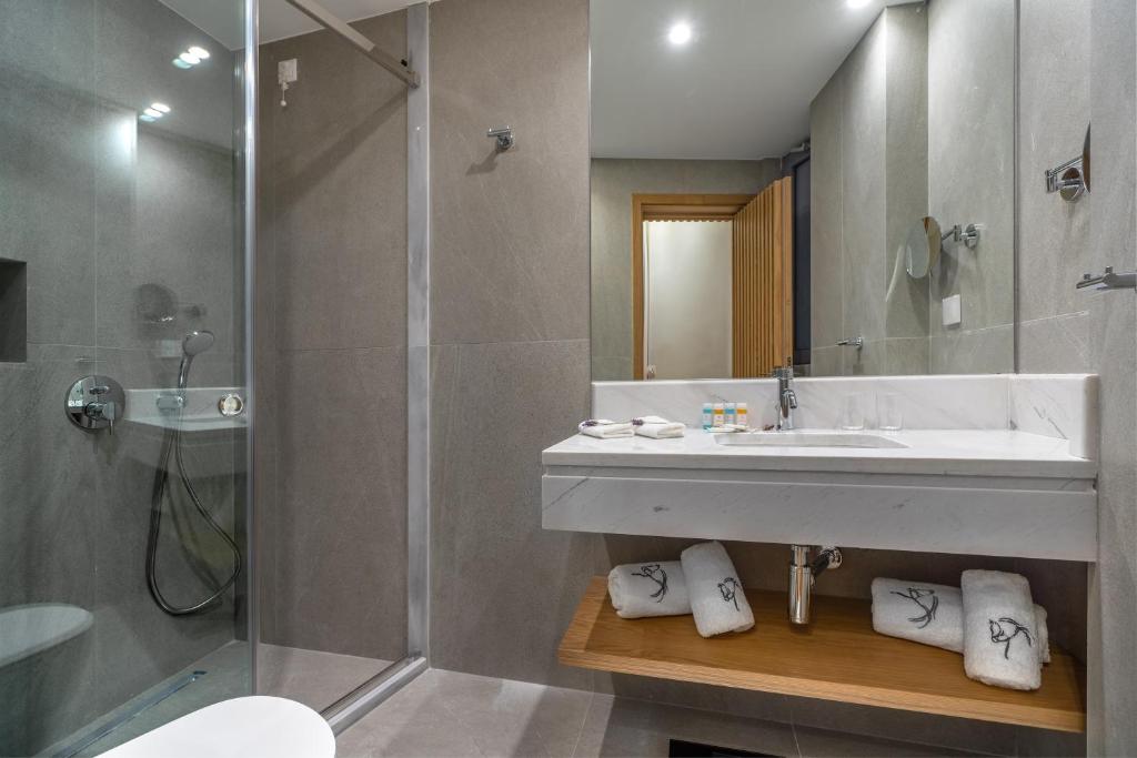 Koupelna v ubytování Glyfada Riviera Hotel