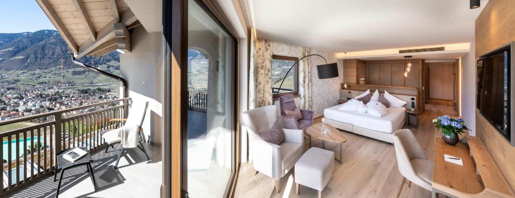 Nespecifikovaný výhled na hory nebo výhled na hory při pohledu z hotelu