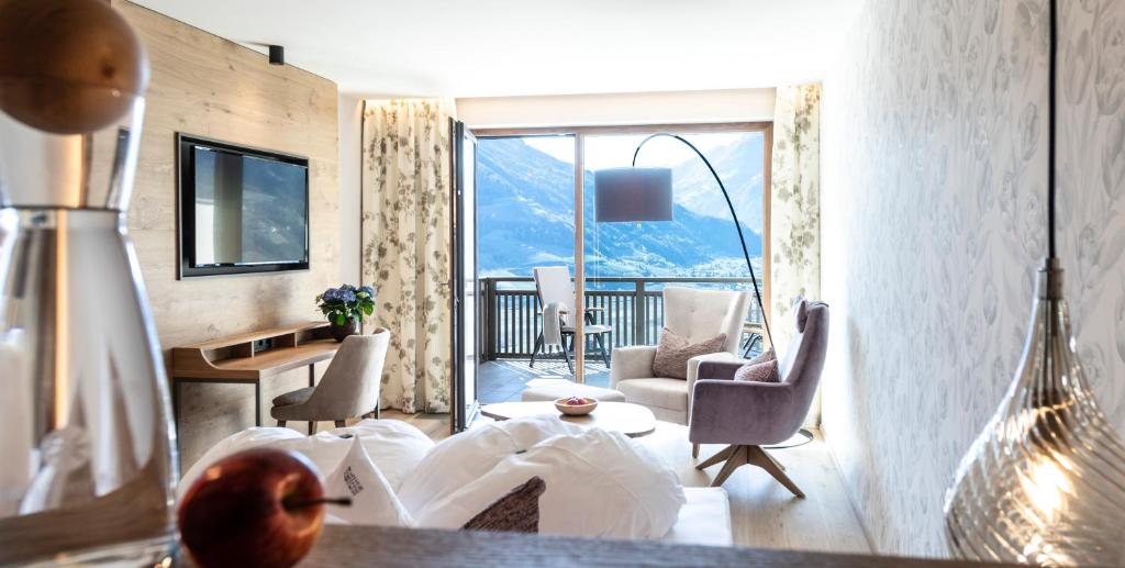 TV a/nebo společenská místnost v ubytování Hotel Sonnbichl