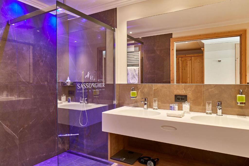 Koupelna v ubytování Hotel Sassongher