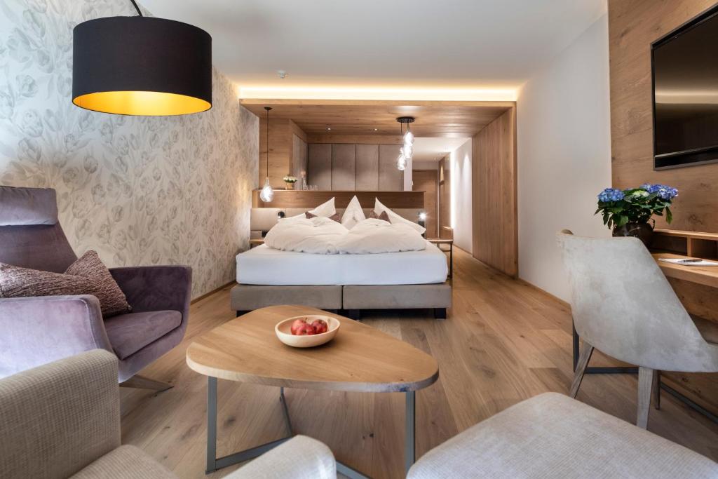 Postel nebo postele na pokoji v ubytování Hotel Sonnbichl