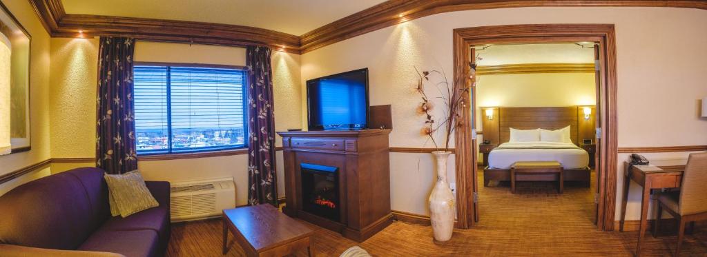 Postel nebo postele na pokoji v ubytování Hotel Le Montagnais