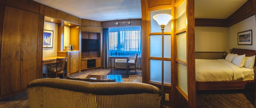 Postel nebo postele na pokoji v ubytování Hotel Le Montagnais