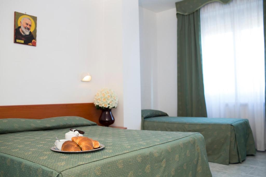 Postel nebo postele na pokoji v ubytování Albergo Villa Marchese