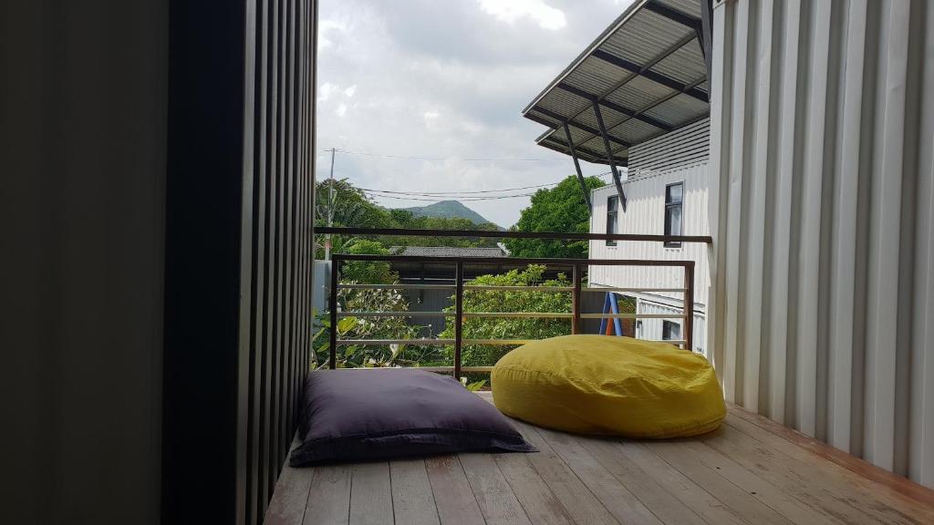 Balkón nebo terasa v ubytování Us hostel samui