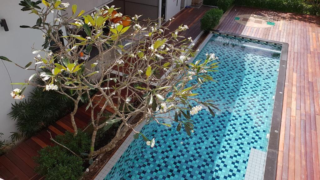 Bazén v ubytování Us hostel samui nebo v jeho okolí