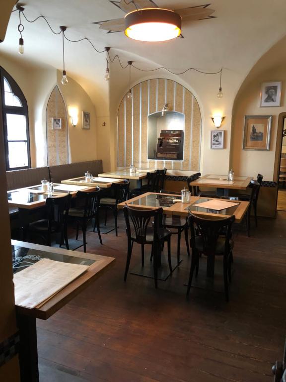 Restauracja lub miejsce do jedzenia w obiekcie U Schnellu
