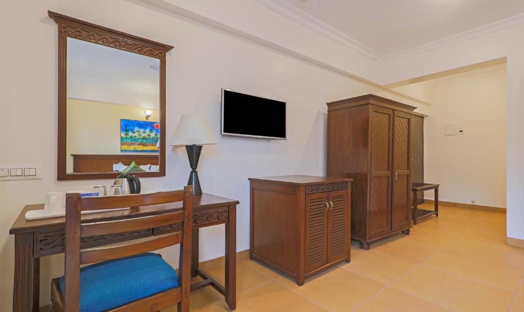 TV a/nebo společenská místnost v ubytování Treebo Premium Dona Eliza, 700 metres from Calangute Beach