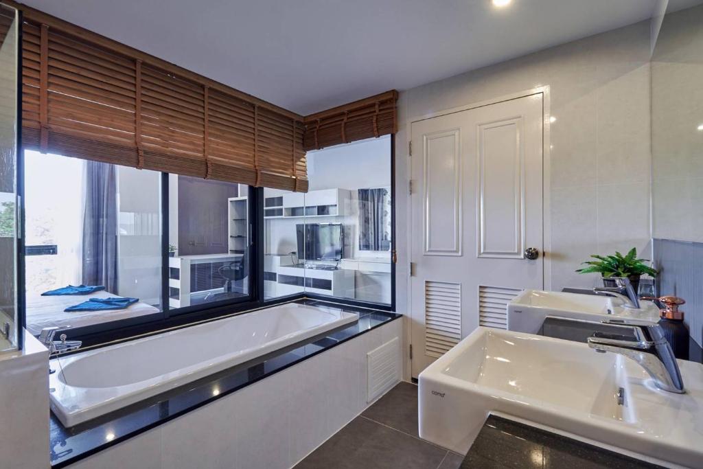 Kuchyň nebo kuchyňský kout v ubytování WOW Apartment at Unity Patong