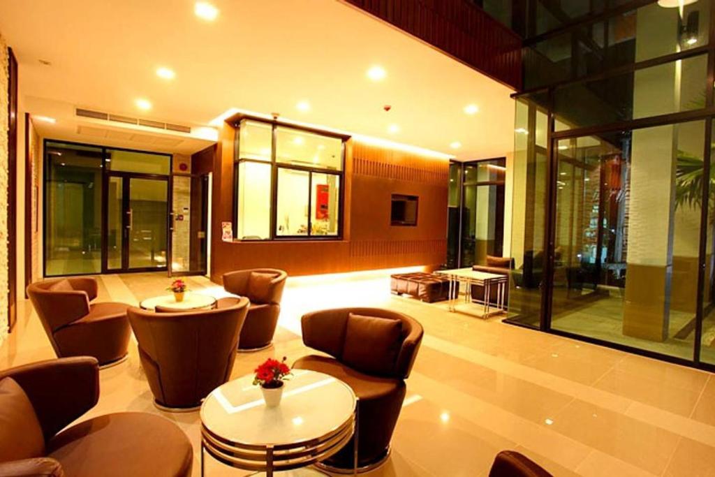 Posezení v ubytování WOW Apartment at Unity Patong