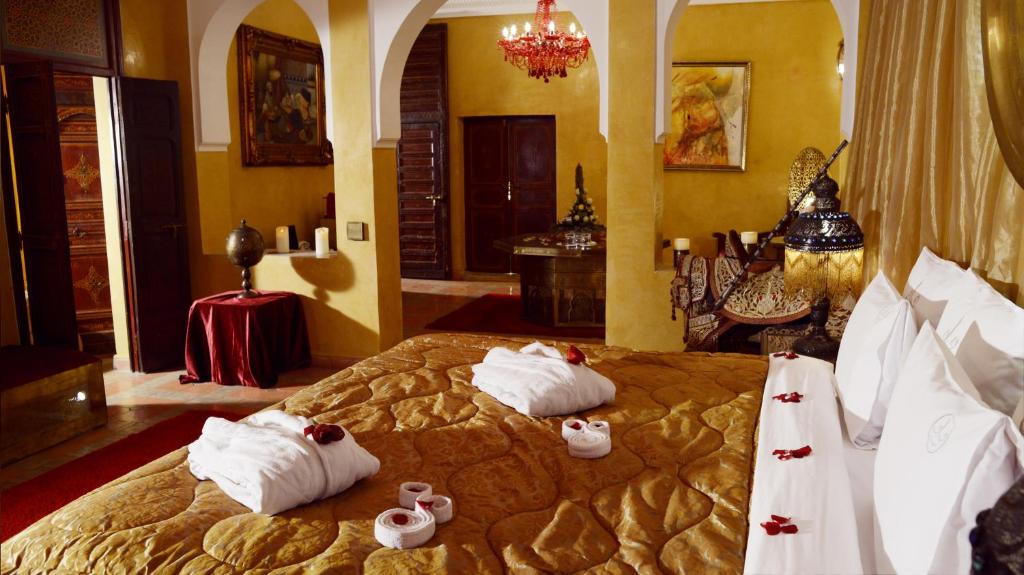 A bed or beds in a room at Riad Wow