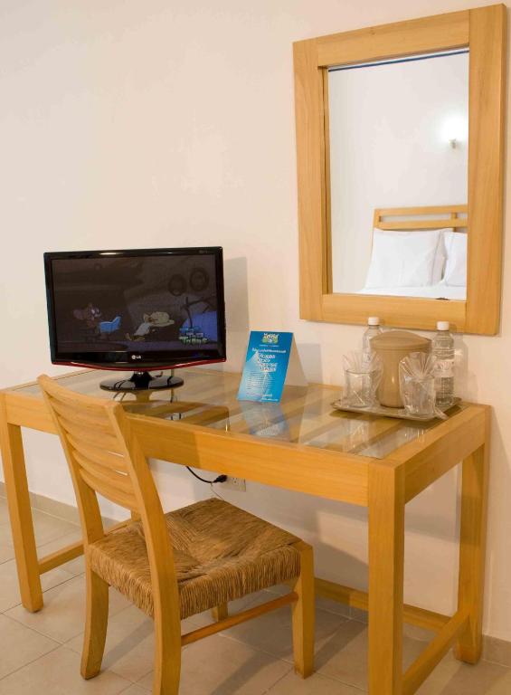 TV a/nebo společenská místnost v ubytování Sotavento Hotel & Yacht Club