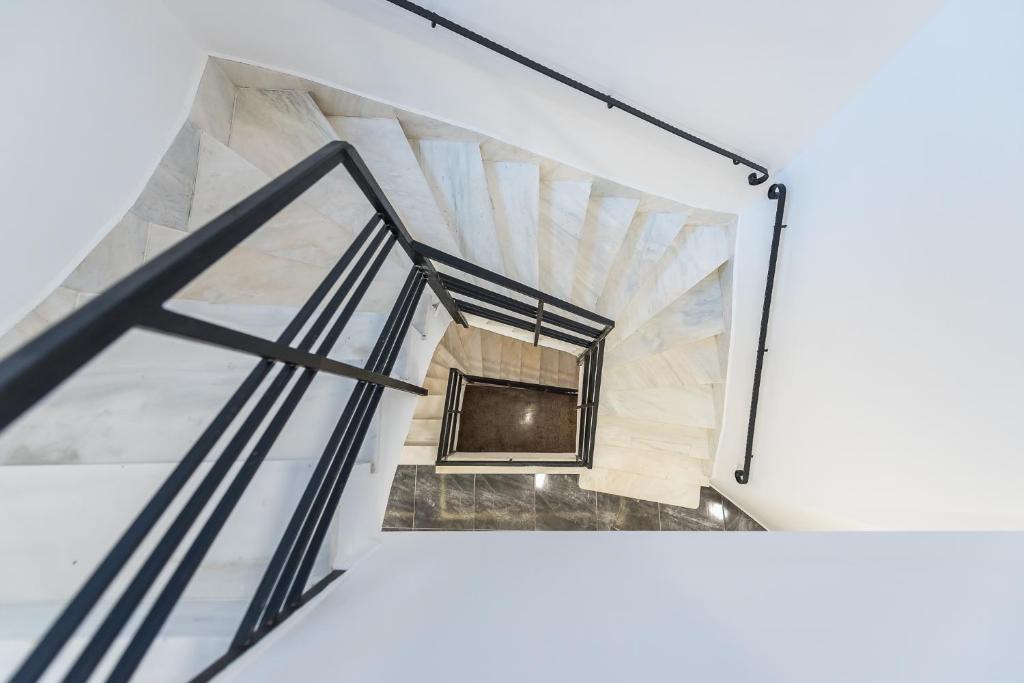 Łóżko lub łóżka w pokoju w obiekcie Garment District Suites