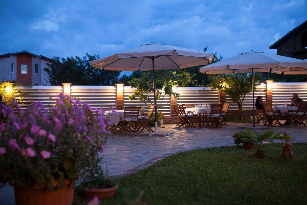 A garden outside Silistar Hotel