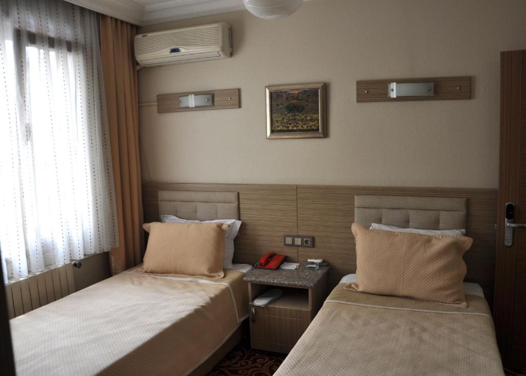 Ліжко або ліжка в номері Grand Reis Hotel