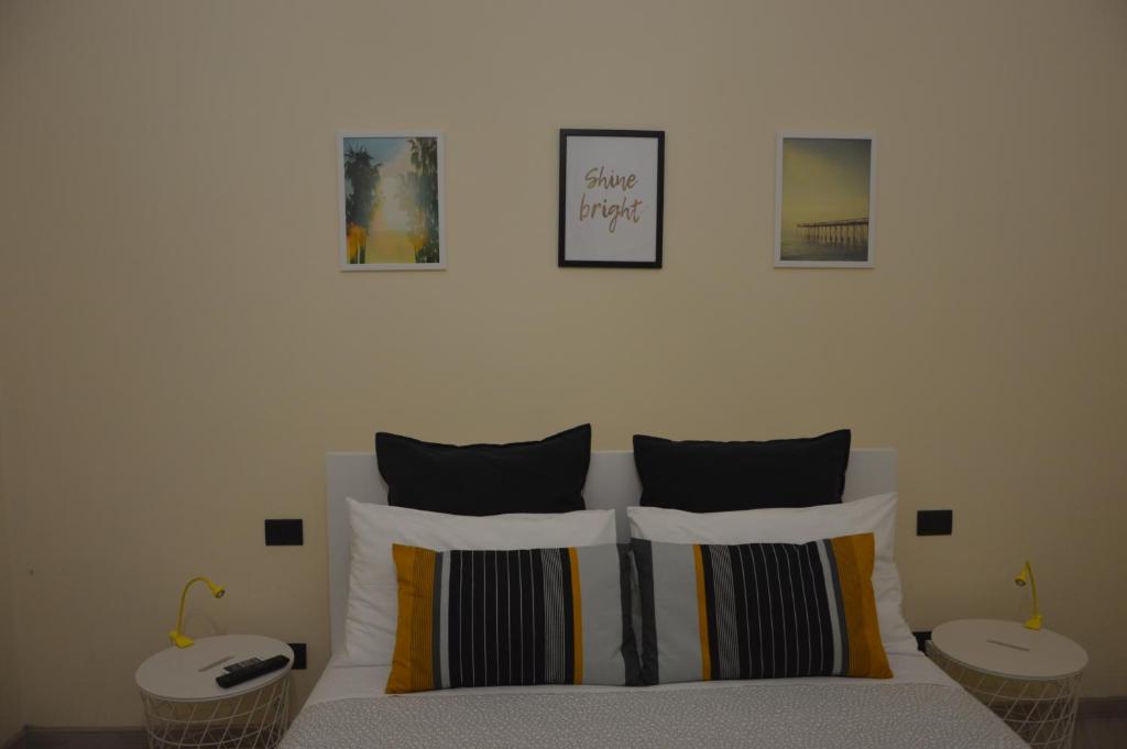A bed or beds in a room at Catania Sun&Sea - Sun Home