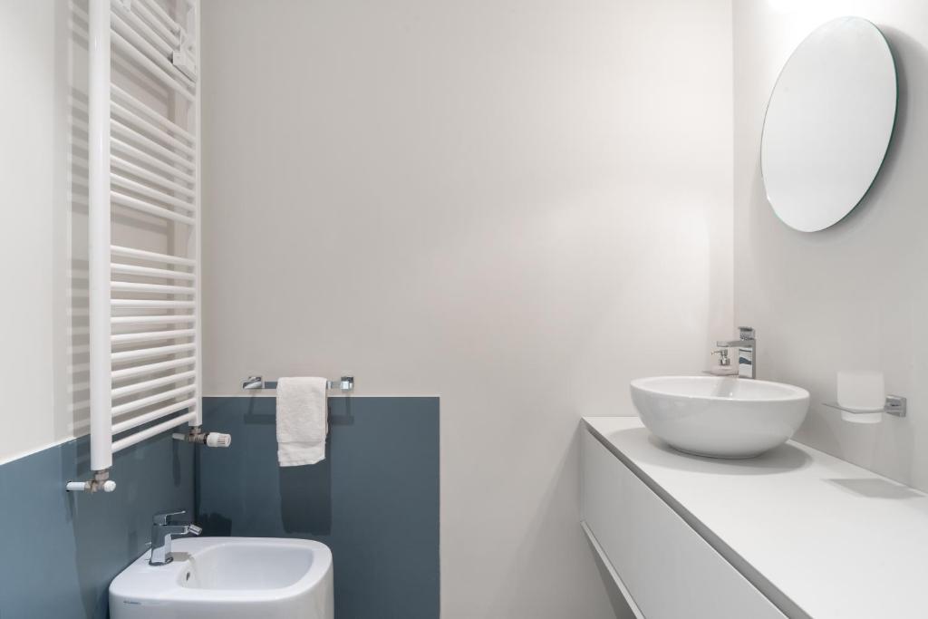 A bathroom at Mini loft Moscova
