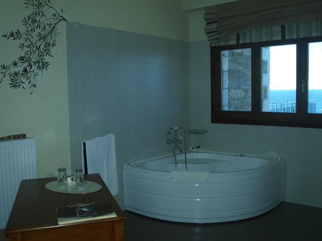 Koupelna v ubytování Porto Mani Suites