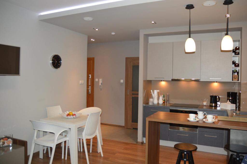 Kuchyňa alebo kuchynka v ubytovaní Apartament z widokiem na morze