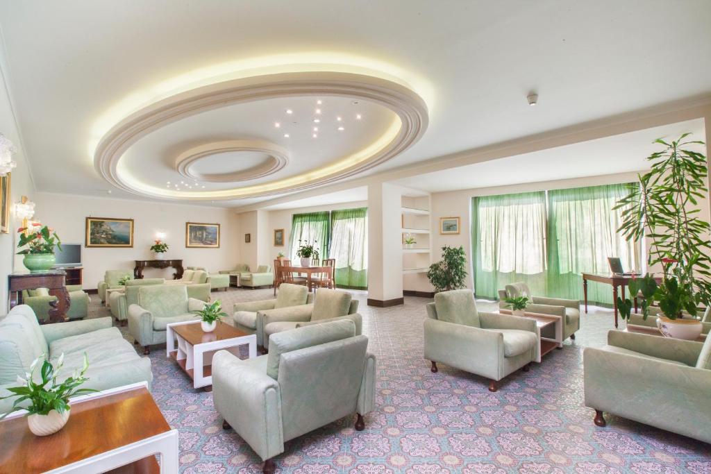 A seating area at Hotel Piccolo Paradiso