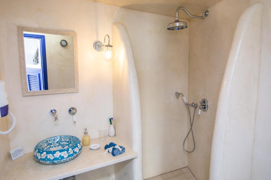 Koupelna v ubytování Ifestio Villas Oia