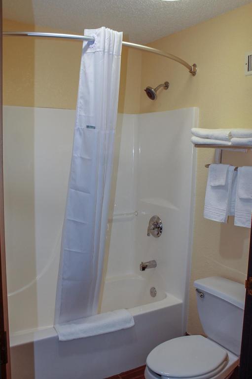 Days Inn by Wyndham Batavia Ohio - King Room - Non-Smoking