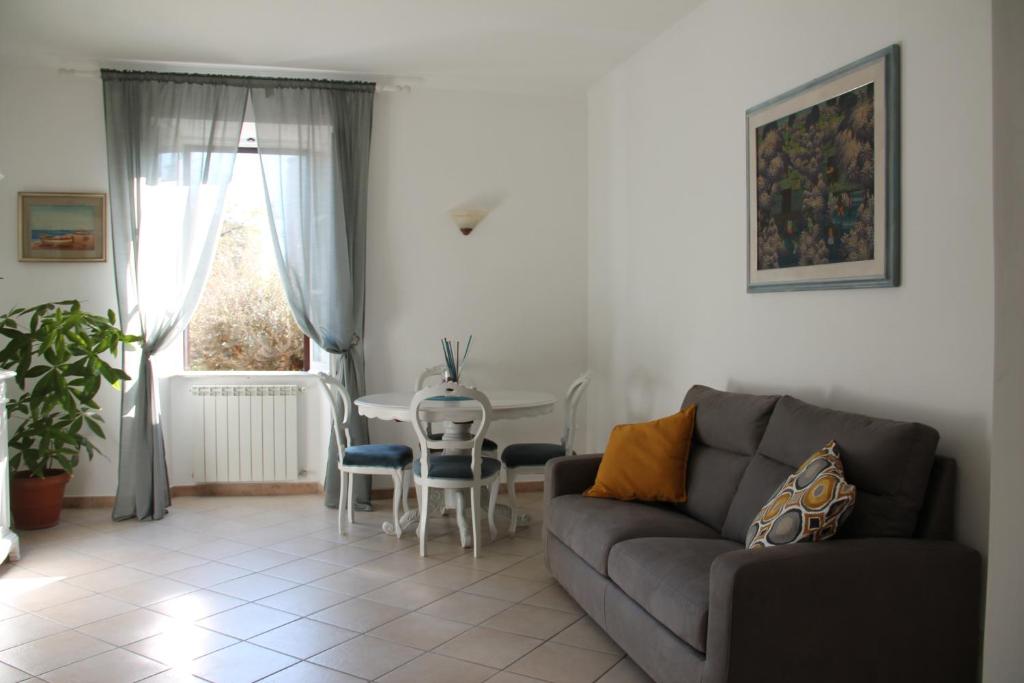 a living room with a couch and a table at Appartament Piramide Cestia in Rome