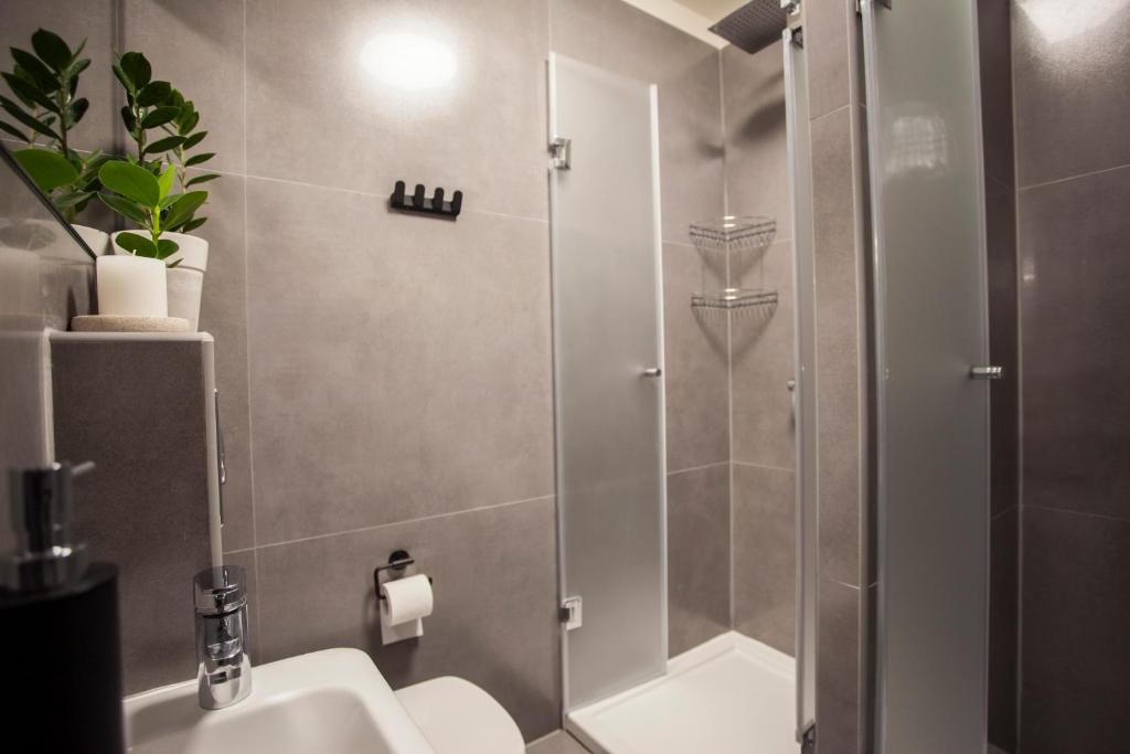Łazienka w obiekcie Chmielna - City Center Residence