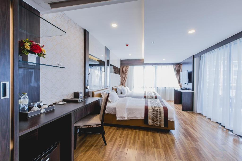 Postel nebo postele na pokoji v ubytování Golden Jomtien Beach Hotel