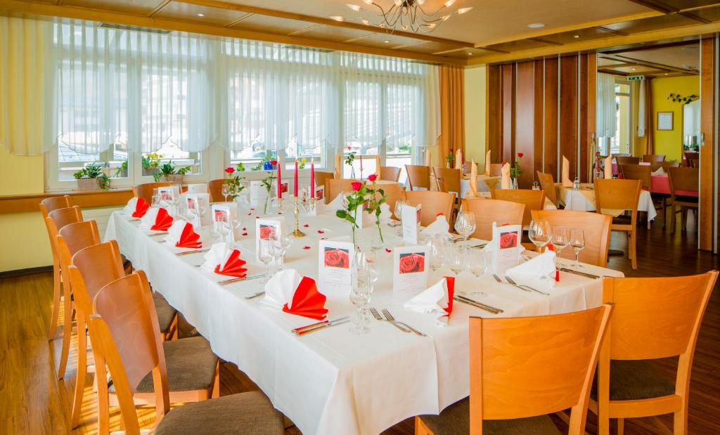 Restaurace v ubytování Hotel Heilquelle-Leukerbad-Therme