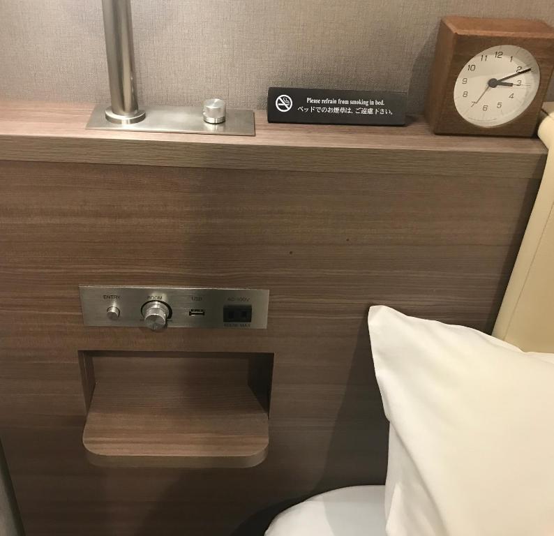 &and COMFY HOTEL Kumamoto Jo View房間的床