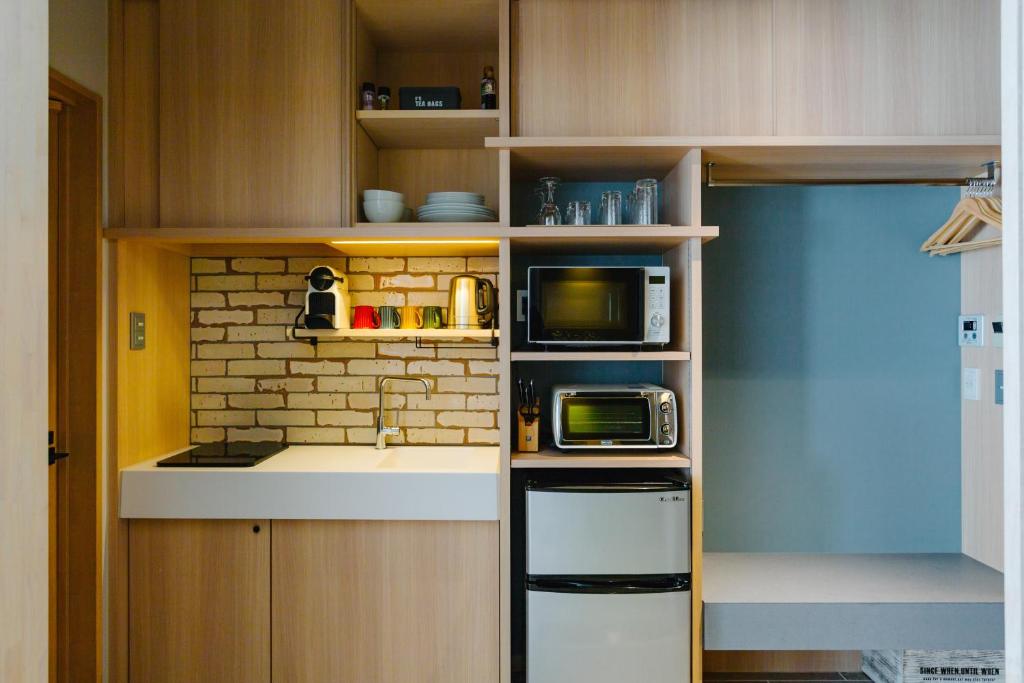 Kuchyň nebo kuchyňský kout v ubytování Wadano Gateway Suites & Apartments