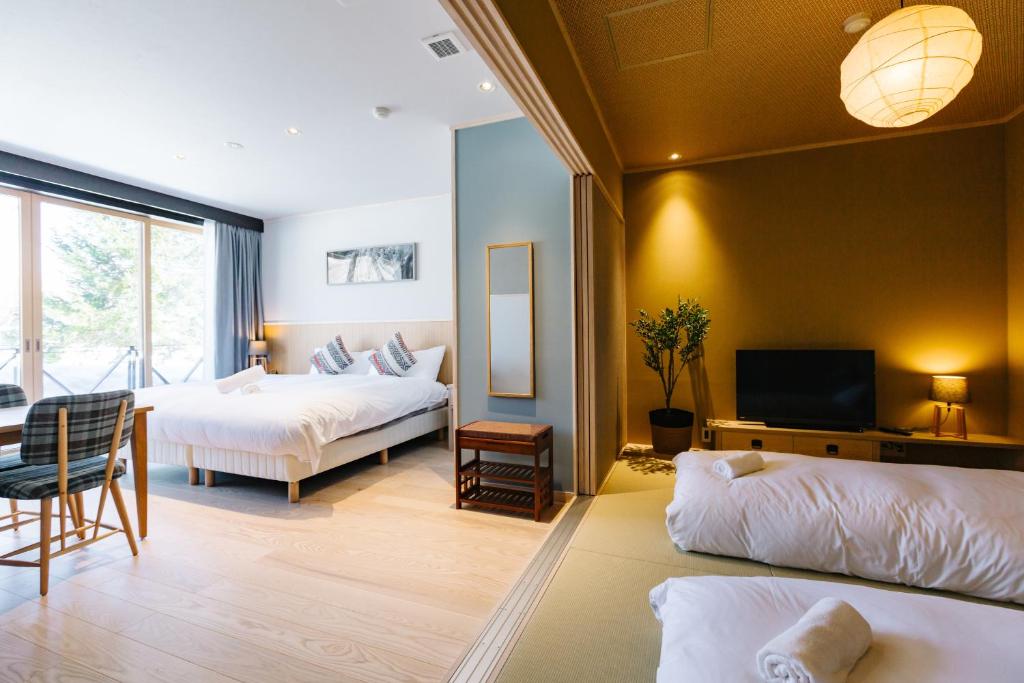 Postel nebo postele na pokoji v ubytování Wadano Gateway Suites & Apartments