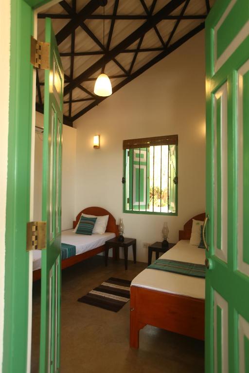 Postel nebo postele na pokoji v ubytování Nil Sisila Beach Resort Yala