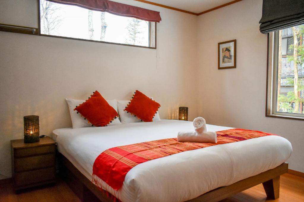 Uma cama ou camas num quarto em Mojo Lodge Hakuba