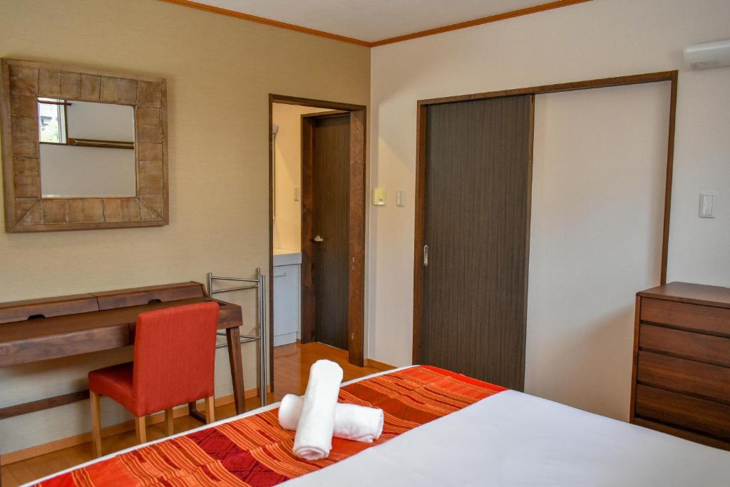 Uma cama ou camas num quarto em Mojo Lodge Hakuba