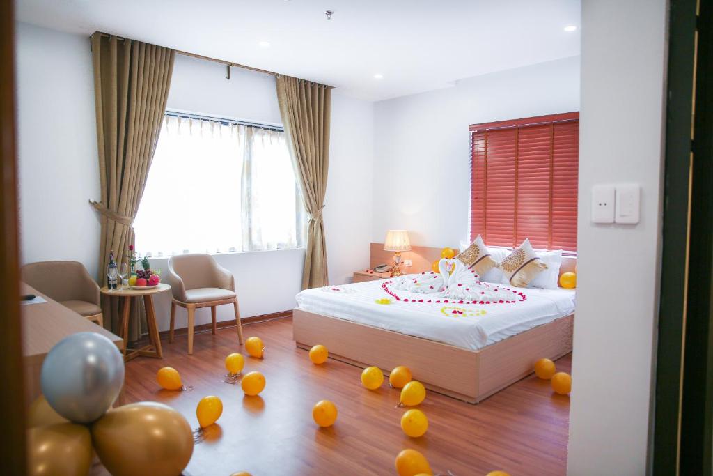 Long Anh Hotel - Deluxe Room