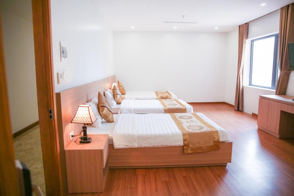 Long Anh Hotel - Standard Triple Room