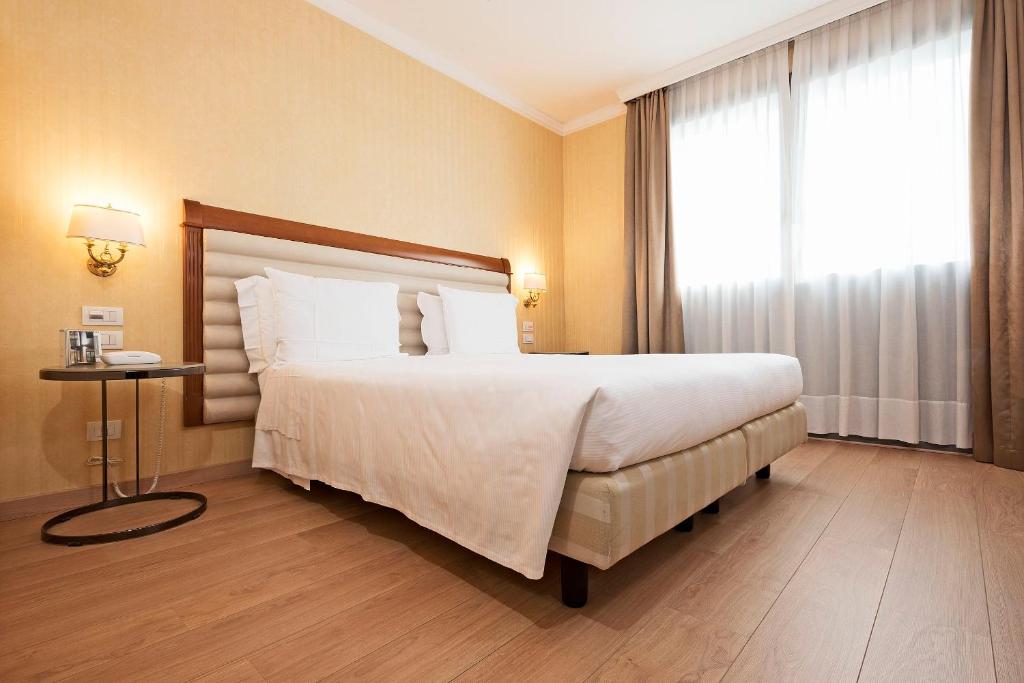 Postel nebo postele na pokoji v ubytování Hotel Maggior Consiglio