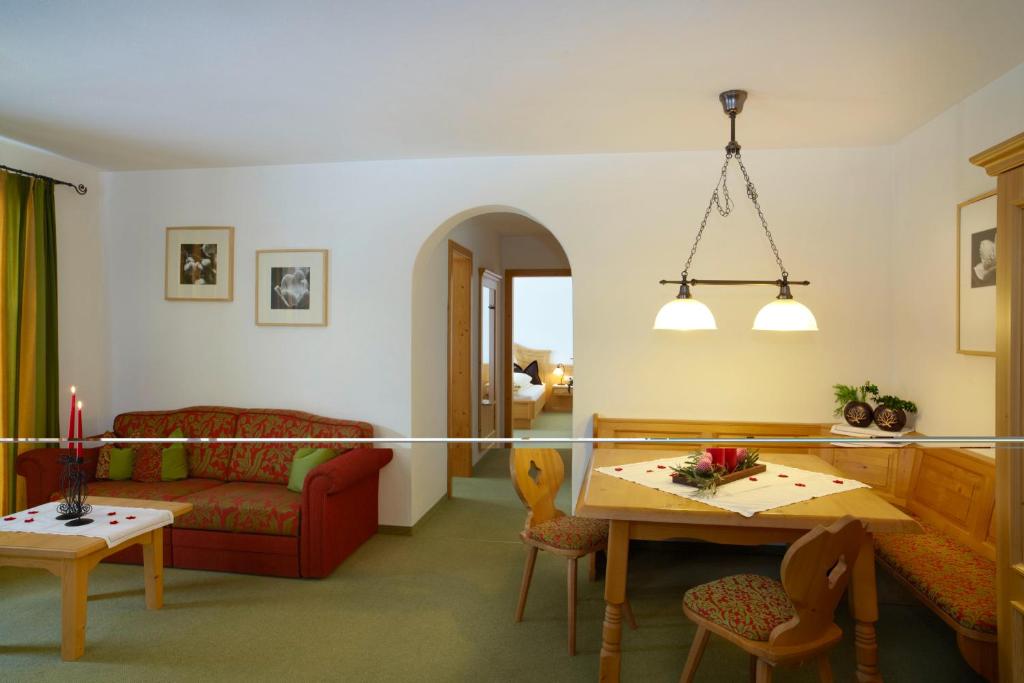 Zdjęcie z galerii obiektu Landhaus Alpensonne w mieście Schattwald