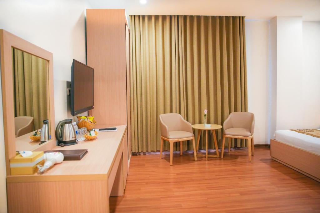 Long Anh Hotel - King Room