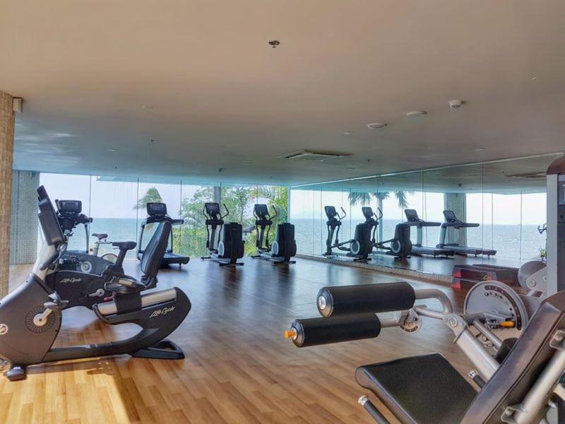 Fitness centrum a/nebo fitness zařízení v ubytování Pattaya Private Beach Luxury Home