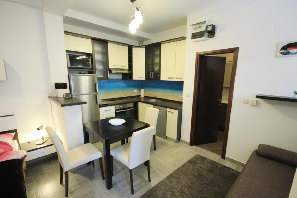 Kuchnia lub aneks kuchenny w obiekcie Kristijan Apartments